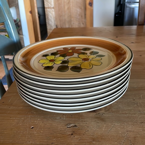 Four Vintage Daisy Vale Dinner Plates - Picture 11 of 11